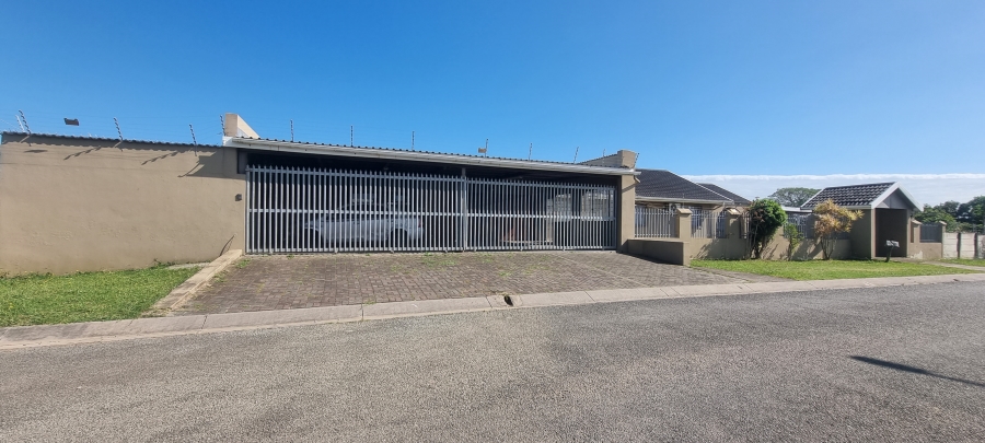 5 Bedroom Property for Sale in Haven Hills Eastern Cape